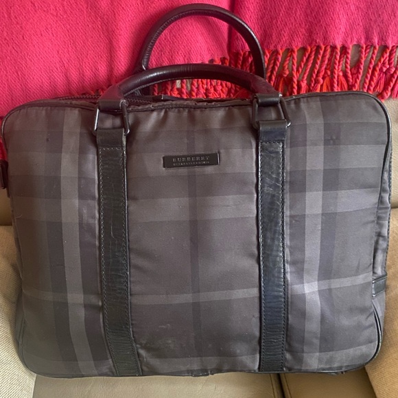 Authentic UNISEX Burberry laptop bag - Picture 3 of 9